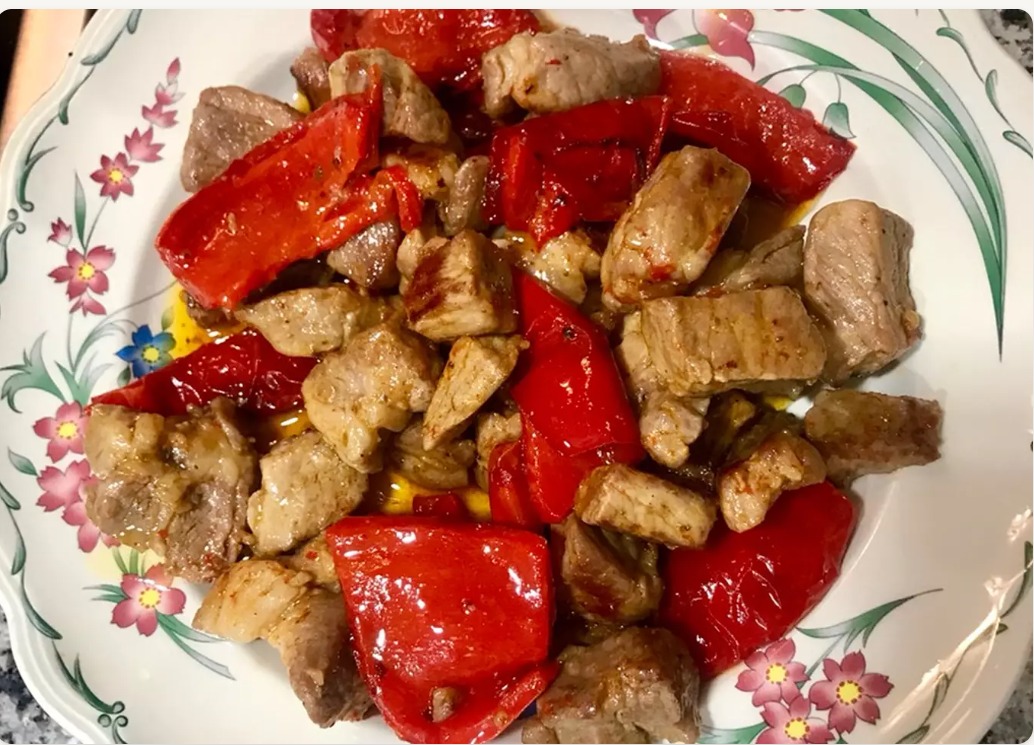 Magra con pimientos rojos